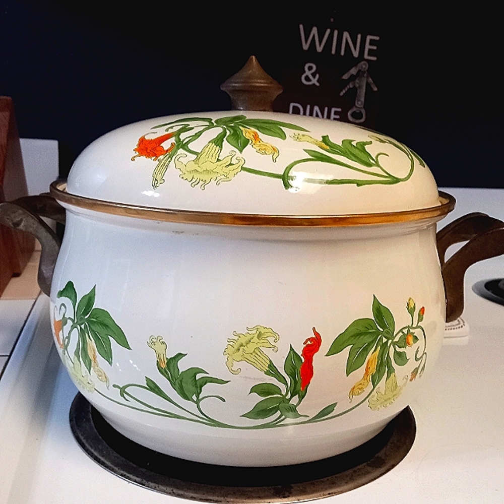 Asta Villeroy & Boch Geranium 7qt Covered Casserole Dish - Discontinued Pattern!
